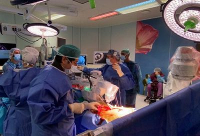 Новый робот-хирург в отделении ортопедии клиники Хадасса.
